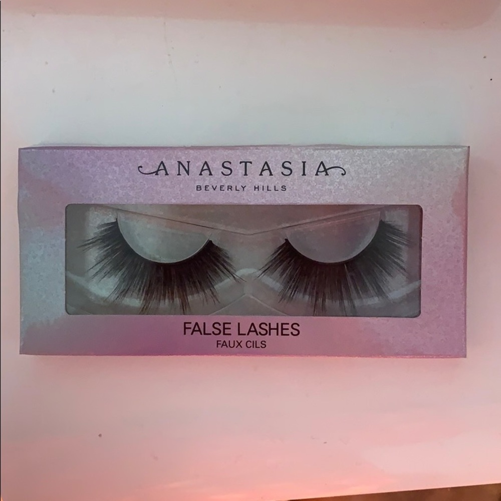 Anastasia Lashes